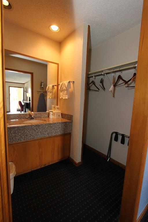 Days Inn Kansas City-Worlds Of Fun Zewnętrze zdjęcie