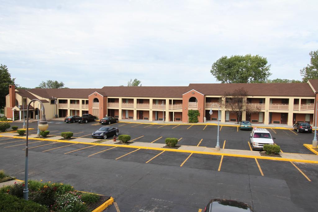 Days Inn Kansas City-Worlds Of Fun Zewnętrze zdjęcie