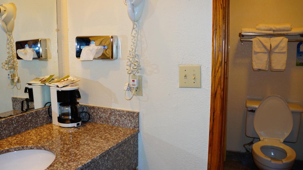 Days Inn Kansas City-Worlds Of Fun Pokój zdjęcie