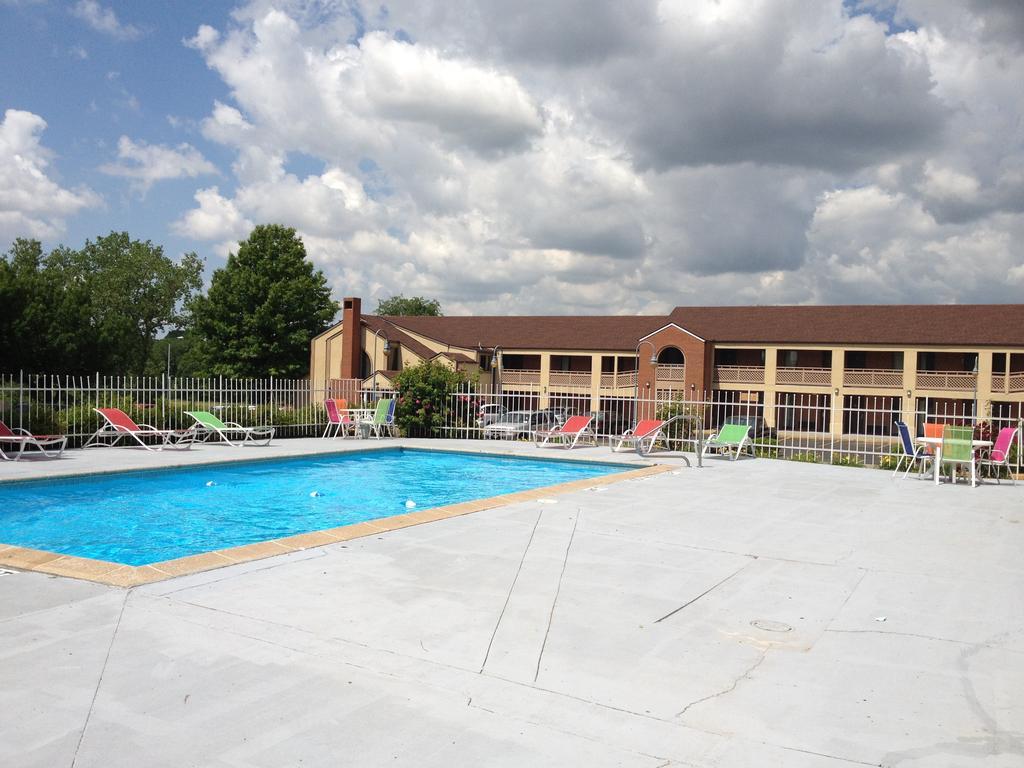 Days Inn Kansas City-Worlds Of Fun Zewnętrze zdjęcie